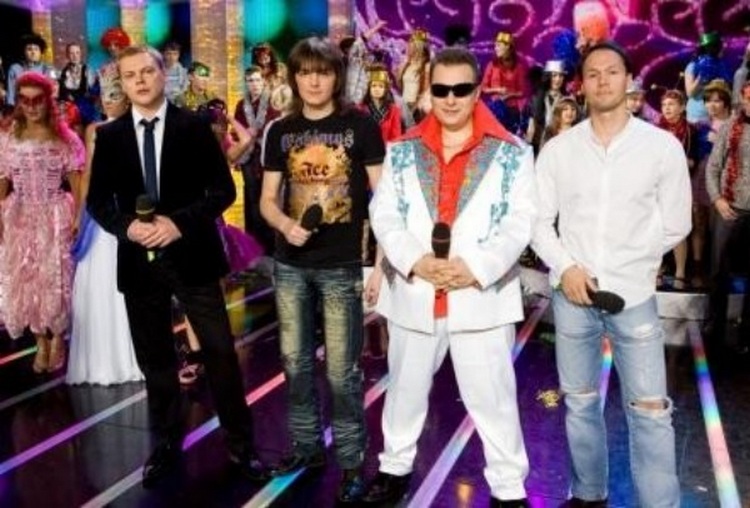 Сергей Ленюк (крайний справа), Андрей Разин (второй справа) и музыканты обновленного «Ласкового мая», 2009 г.