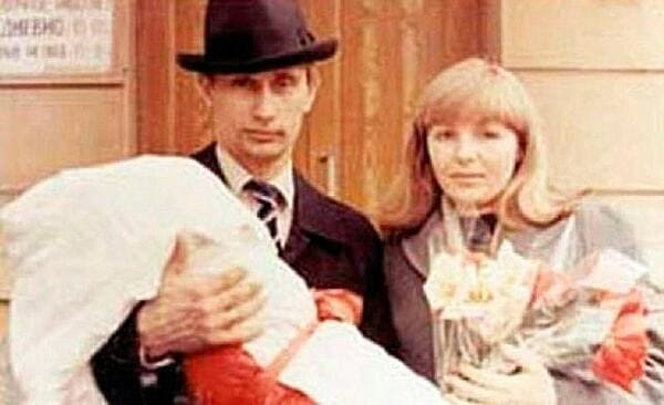 Владимир и Людмила Путины после рождения второй дочери Кати