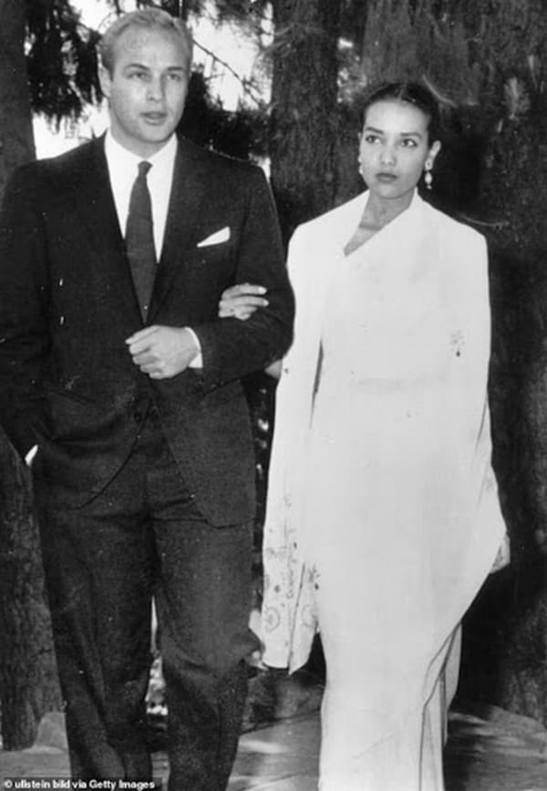 Марлон Брандо с первой женой Анной Кашафи