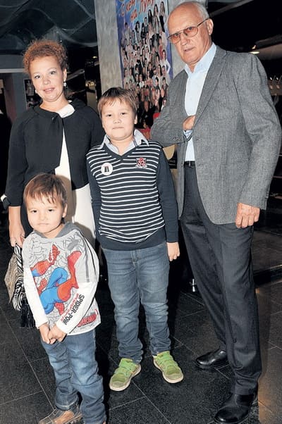 Татьяна Абрамова с сыновьями и вторым супругом актером Юрием Беляевым
