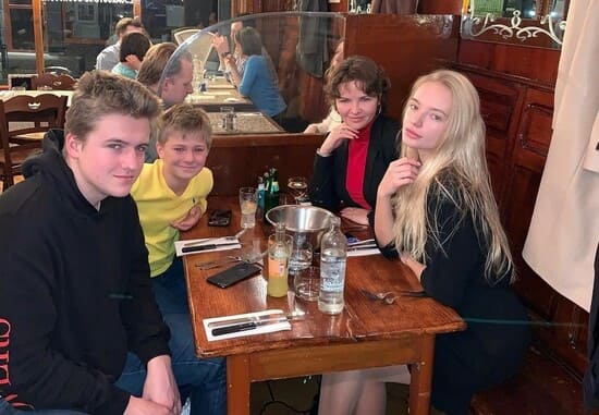 Екатерина с детьми: Лизой, Микой, Дени