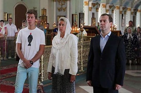Илья Медведев с родителями