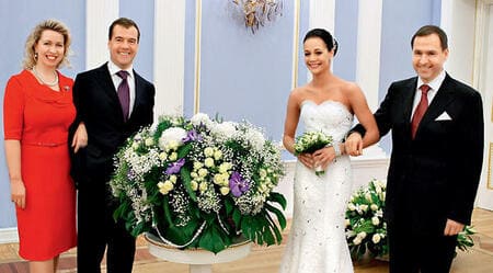 Ирина Чащина с мужем и Дмитрием Медведевым на свадьбе