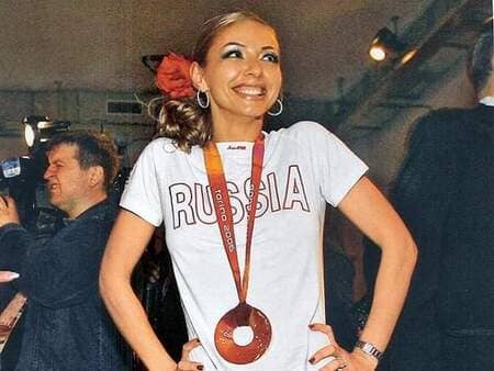 Татьяна Навка с медалью