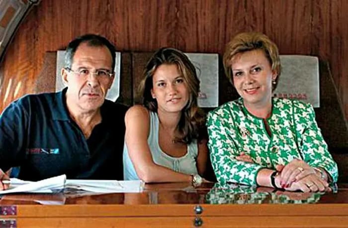 Сергей Лавров с женой и дочерью