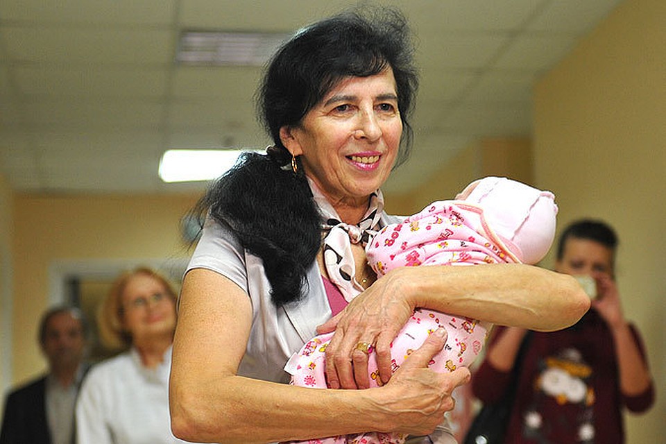 Галина Шубенина с новорожденной дочкой