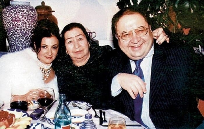 Алишер Усманов с мамой и женой Ириной Винер