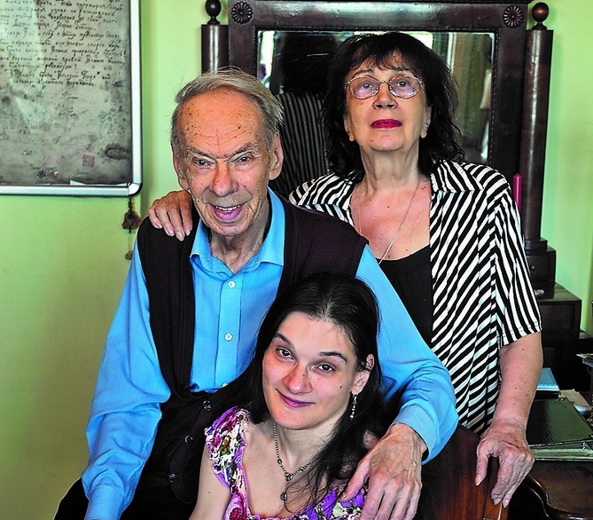 Алексей Владимирович, его жена Гитана Аркадьевна и дочь Мария