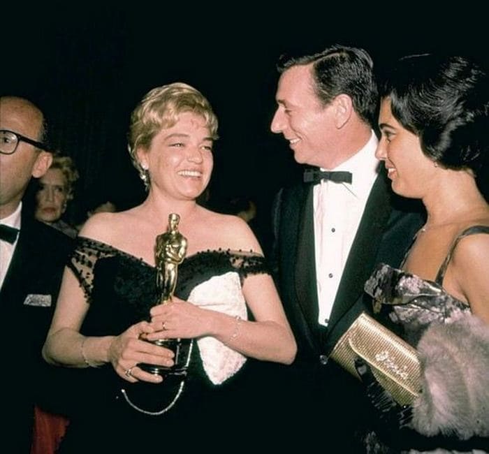 Симона Синьоре после вручения Оскара, 1960 г.