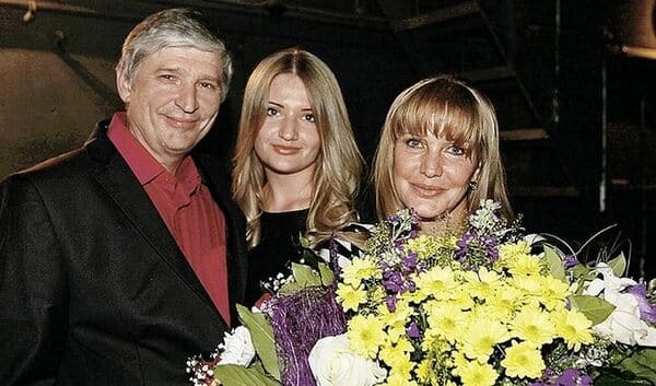 Елена Проклова с третьим мужем Андреем Тришиным и дочерью Полиной