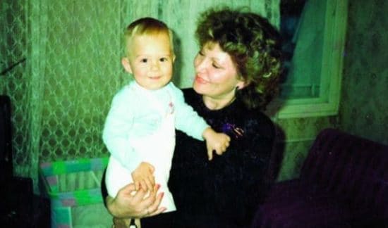 Милош Бикович в детстве с мамой