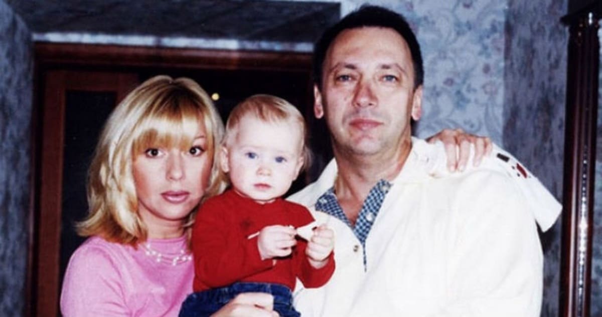 Алена Апина с мужем Александром Иратовым и дочерью Ксюшей