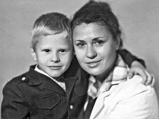 Валентина Толкунова с сыном-первоклассником