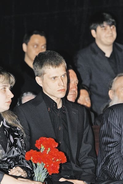 Николай Папоров на похоронах Валентины Толкуновой