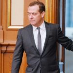 Где сейчас Дмитрий Медведев после отставки, какие привилегии сохранил и что делает для страны