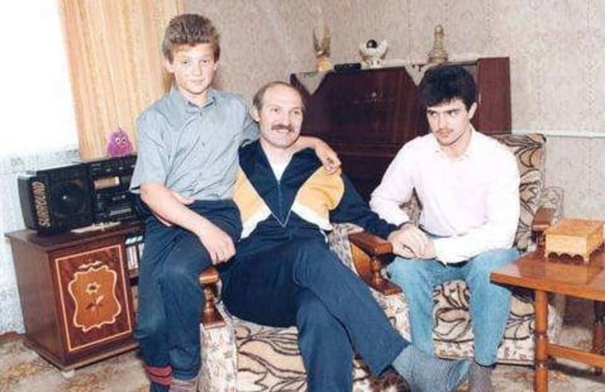 Сыновья Лукашенко Виктор и Дмитрий в детстве с отцом