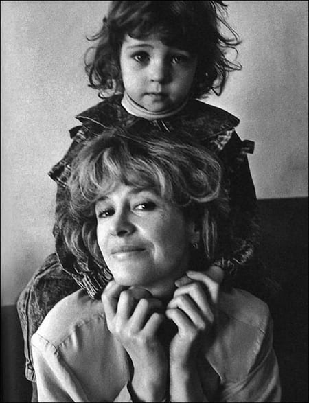 Марина Неёлова с маленькой дочерью Никой