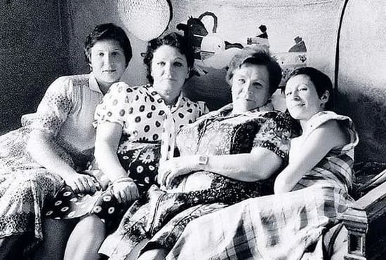 Александра Лукьяненко с дочерями