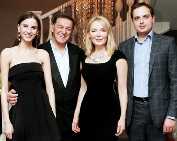 Семья Ларисы Вербицкой. Слева направо: дочь Инна, муж Александр, Лариса, сын Максим