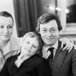Природа не наградила его отцовским талантом: Как живет единственный сын Николая Караченцова