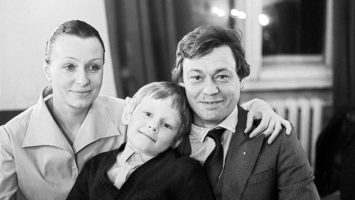 Николай Караченцов с женой и сыном
