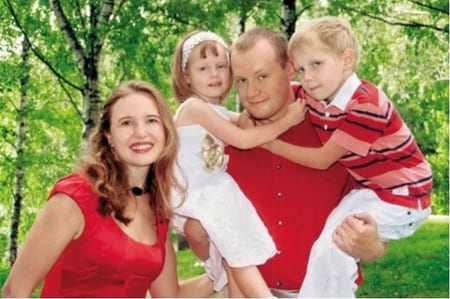 Сын Николая Караченцова с женой и детьми