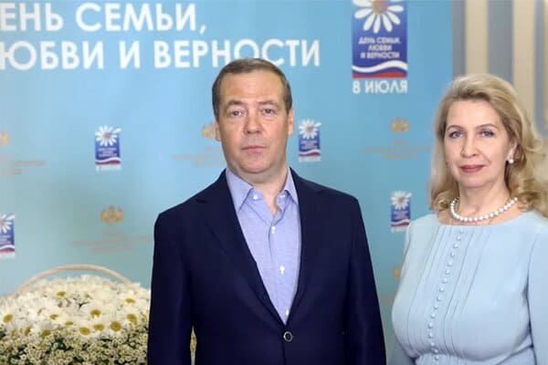 Дмитрий и Светлана Медведевы не развелись