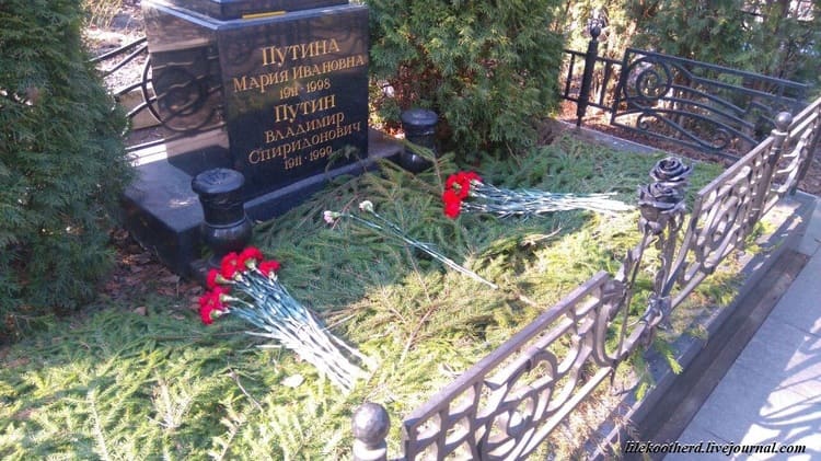 Где похоронены родители Путина