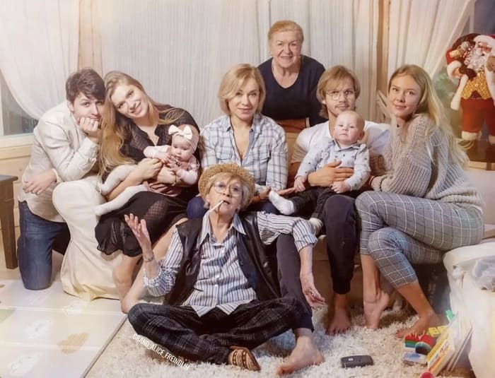 Алиса Фрейндлих сейчас с внуками и правнуками