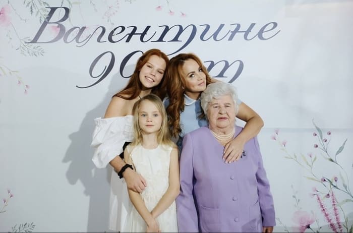 Певица Максим сейчас, дочери и бабушка