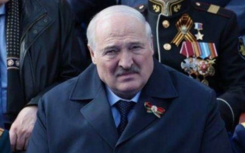 Александр Лукашенко на параде - болезнь