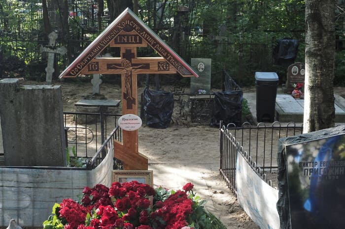 Как выглядит могила Евгения Пригожина в Петрбурге