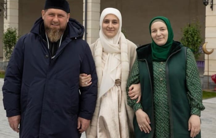 Рамзан Кадыров с женой и дочерью сейчас