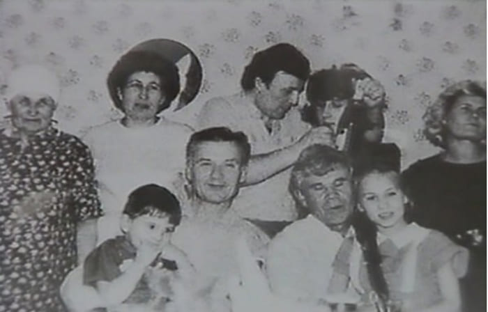 Маньяк Чикатило в кругу семьи